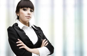 Как женщине подобрать деловой костюм